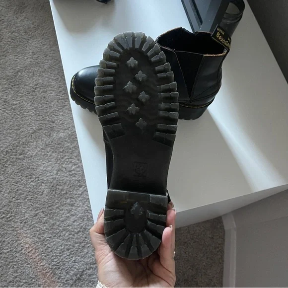 Dr. Martens Rometty II boots, size 9. Lightly worn. - Picture 4 of 6